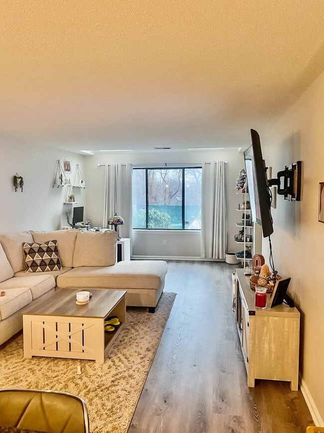 Photo - 1 Bed Condo w/ Laundry and Parking Unit 471 Whalley Ave  - J