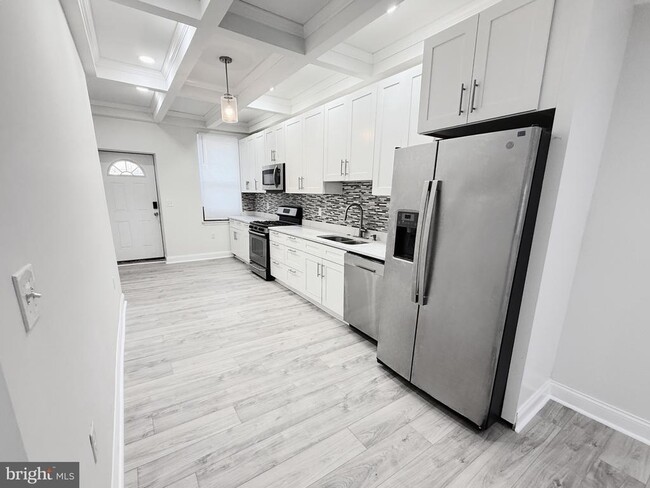 Photo - 714 Dolphin St