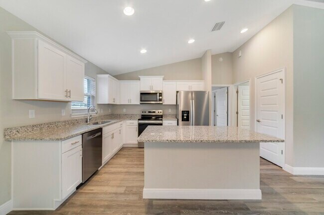 Photo - 8500 N Sussex Dr