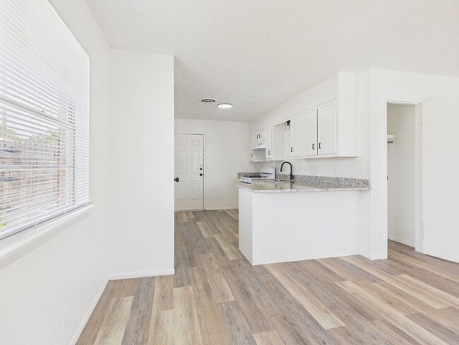 Photo - Cute 2 bed 1 bath you don't want to miss!