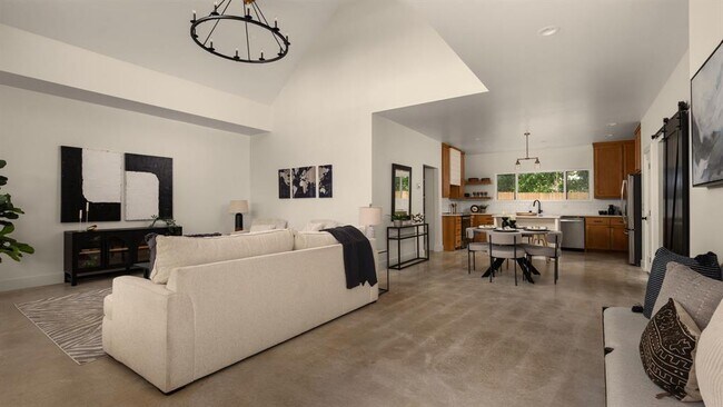 Photo - 402 E Ash Dr