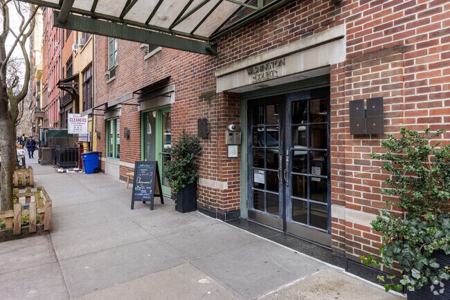 Photo - Washington Court