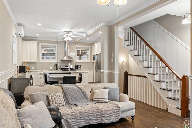 Building Photo - 12 Colebrook St Rental