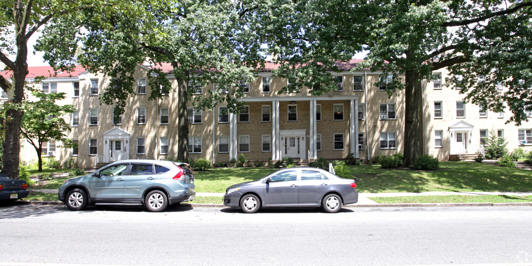 129 Chancellor Ave - 129 Chancellor Ave Apartments