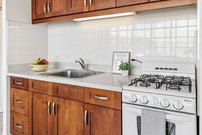 Photo - Conveniently Located Studio - Available April 1st Unidad A1107