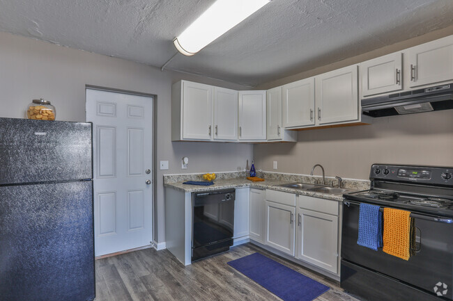 Spacious Kitchen - Retreat at the Park Rental