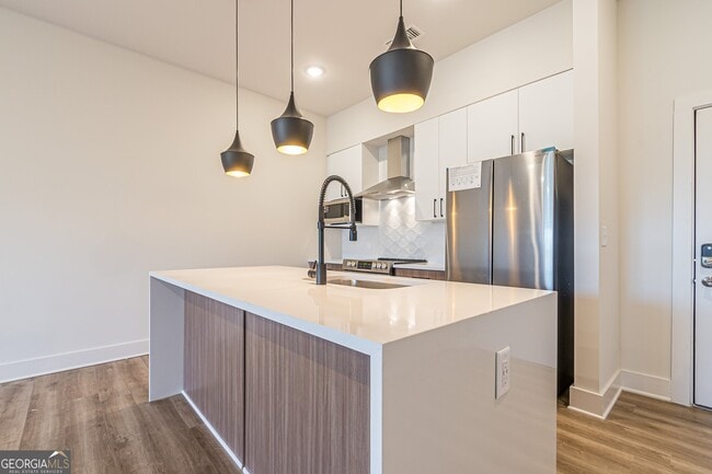 Building Photo - 112 Rogers St NE Unit 601