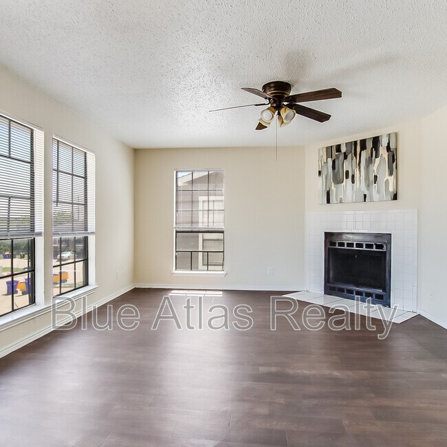 Building Photo - 8133 Foxfire Ln