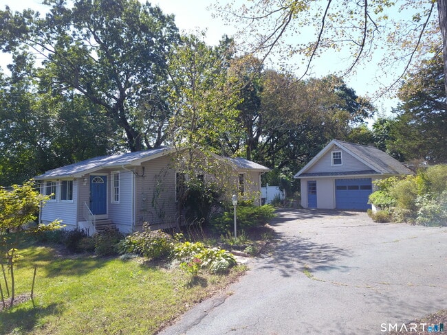 Building Photo - 1555 Byam Rd