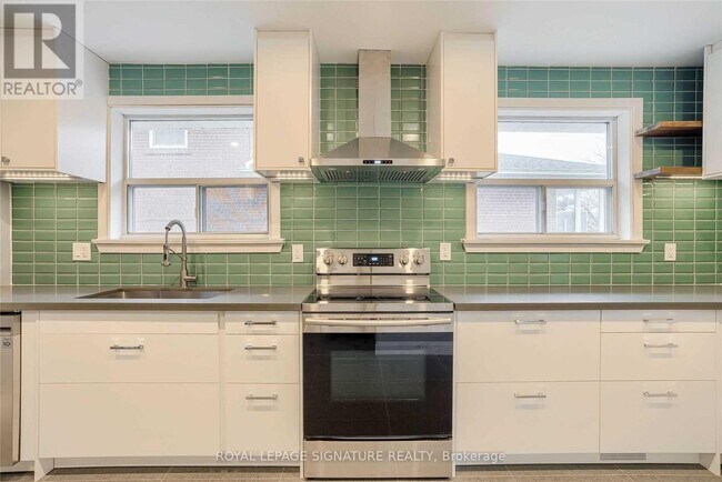 Photo - 2545 Padstow Crescent