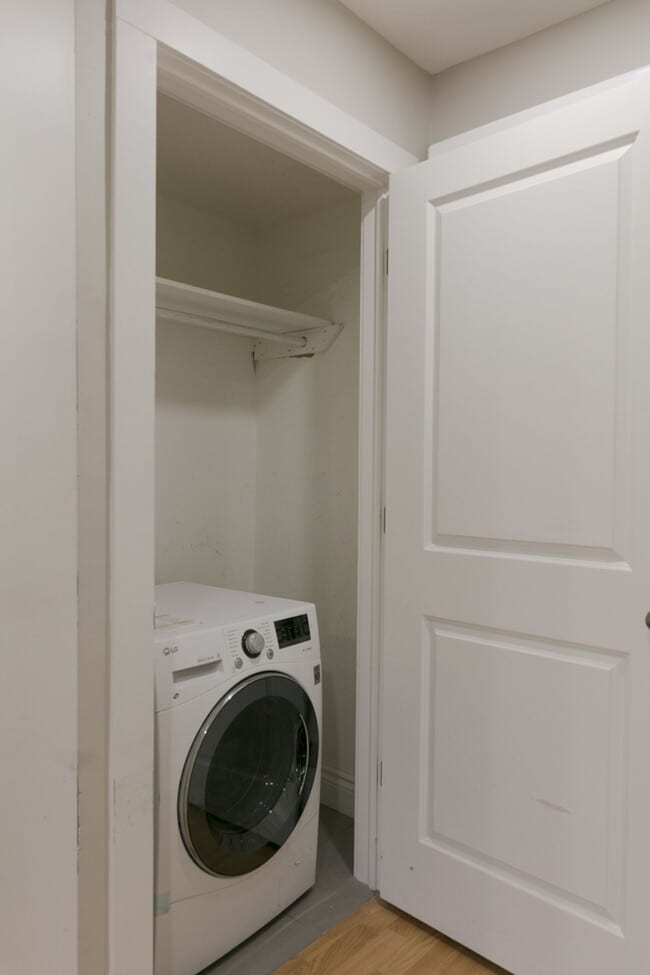 Photo - 25 Av des Pins O Unit 433