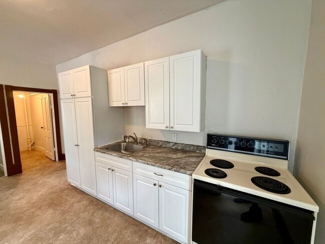 Building Photo - 1305 Merrill Ave Unit #1