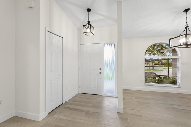 Photo - 2202 Cork Oak St W