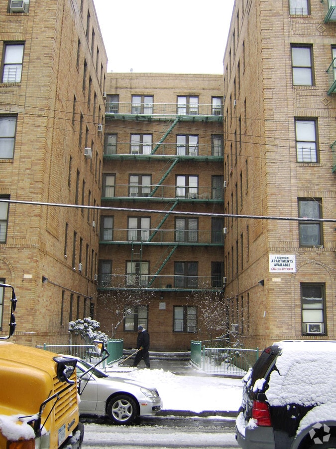Photo - 2899-2907 Kingsbridge Ter Apartments