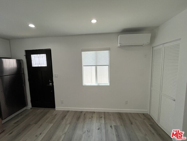 Photo - 5901 1/2 Encino Ave