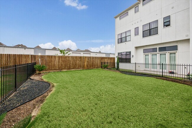 Photo - 1659 Bingle Rd