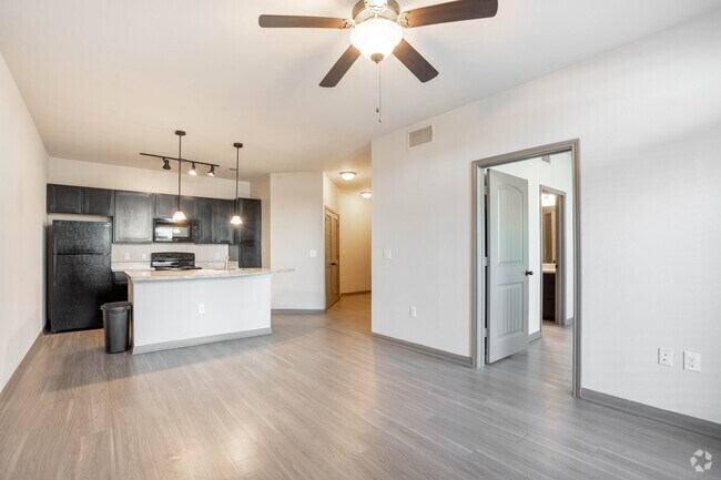 1BR, 1BA - 741SF - Living Room