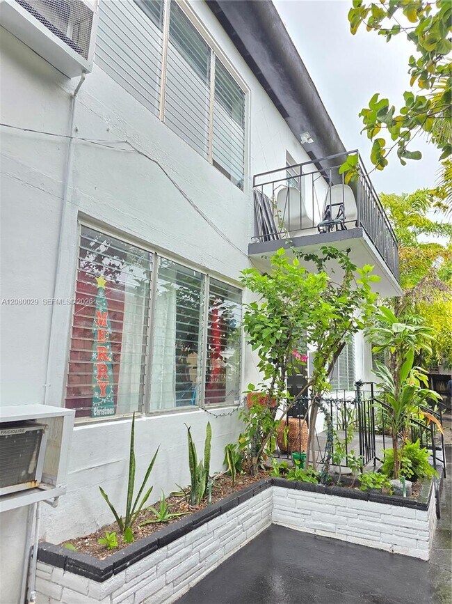 824 82nd St Unit 1