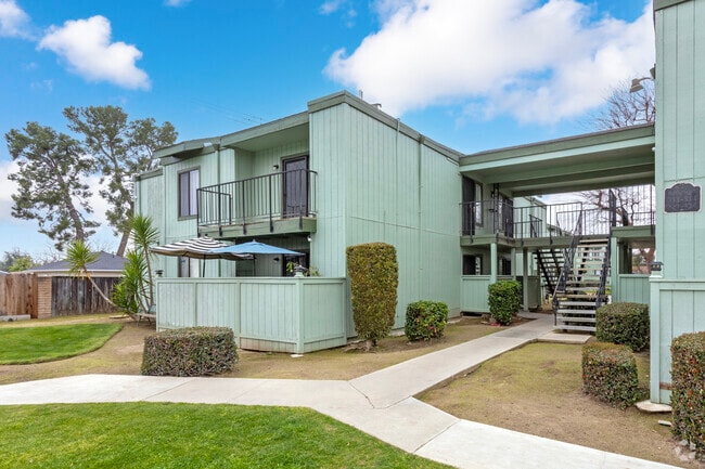 Building - Greenwood Apartments