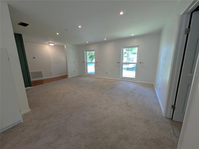 Photo - 719 Regent Cir S