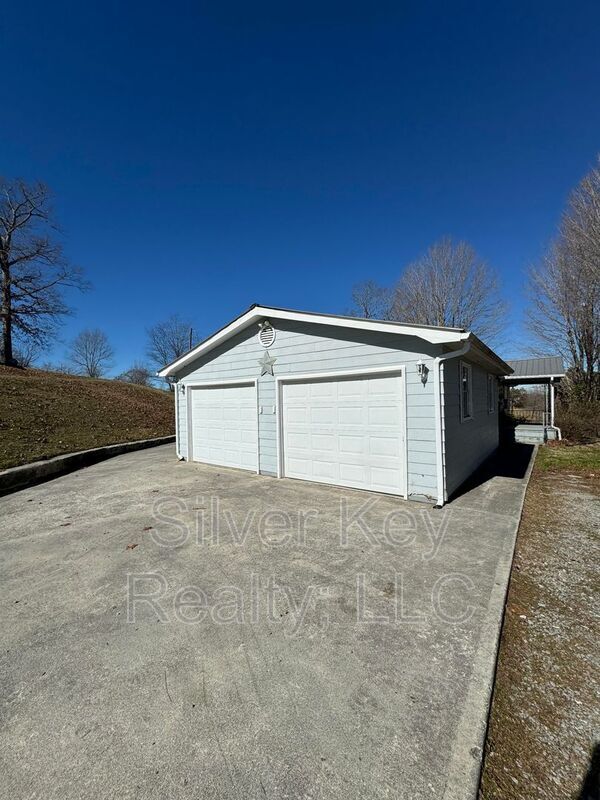 Photo - 2955 Oakland Rd