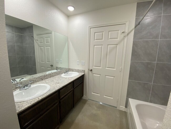 Building Photo - 2302 Zanoletti Ct Unit A-SHOWABLE Rental