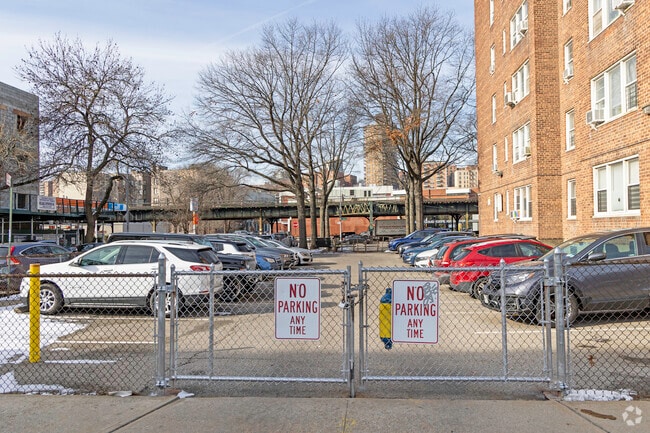 Photo - 180 Van Cortlandt Park S