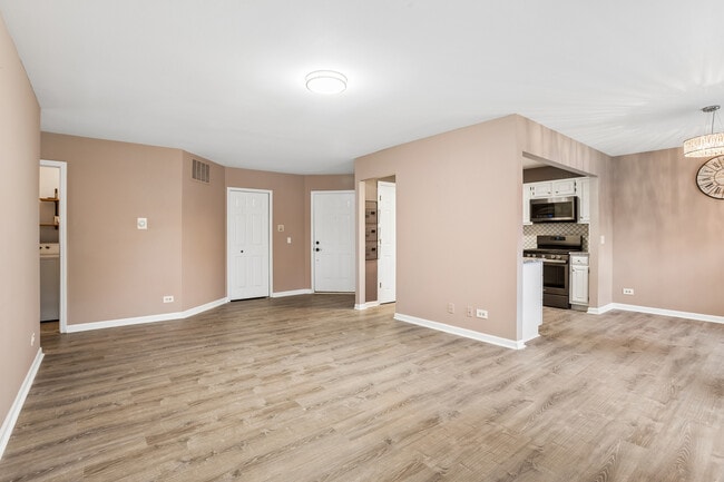 210 Glasgow Ln