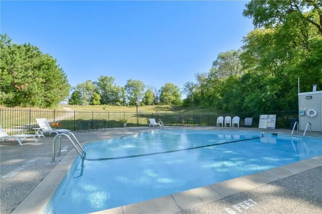 Photo - 1887 Silver Bell Rd