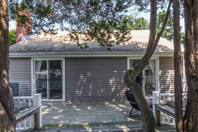 Photo - 116 Overshore Dr E