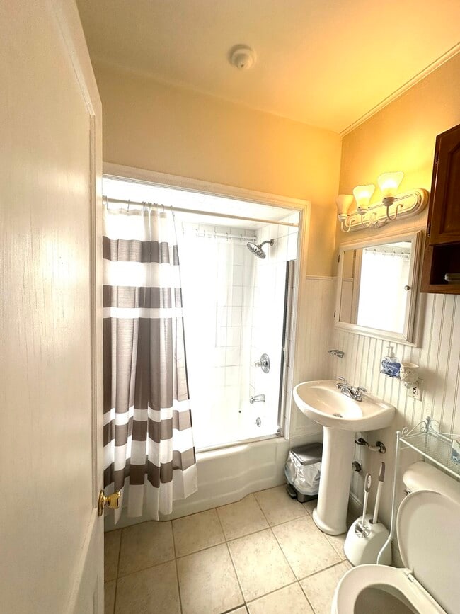 Photo - 4714 N Laramie Ave Unidad 2