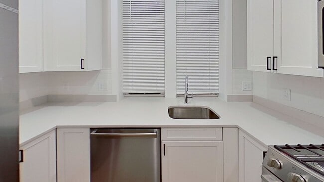 Building Photo - 47 Englewood Ave Unit 5