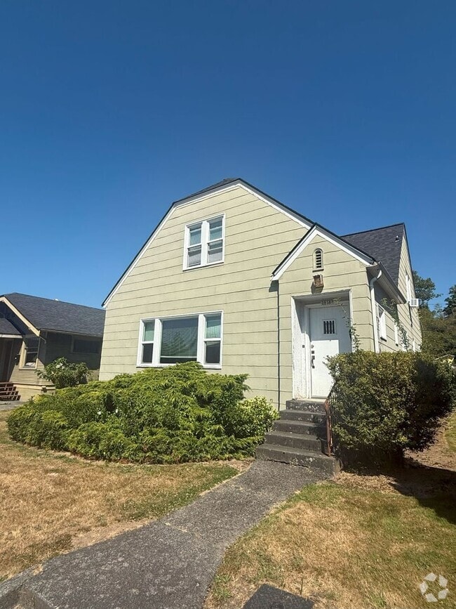 Building Photo - PRELEASE:  Huge 5 bdrm/2 bath near WWU Rental