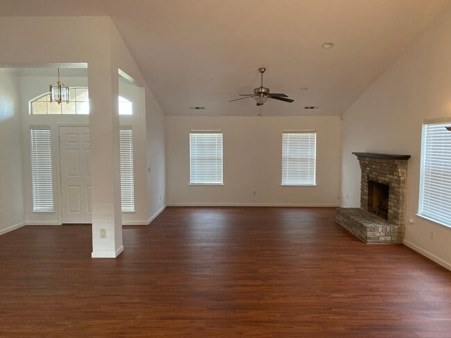 Photo - 2096 Alcott St