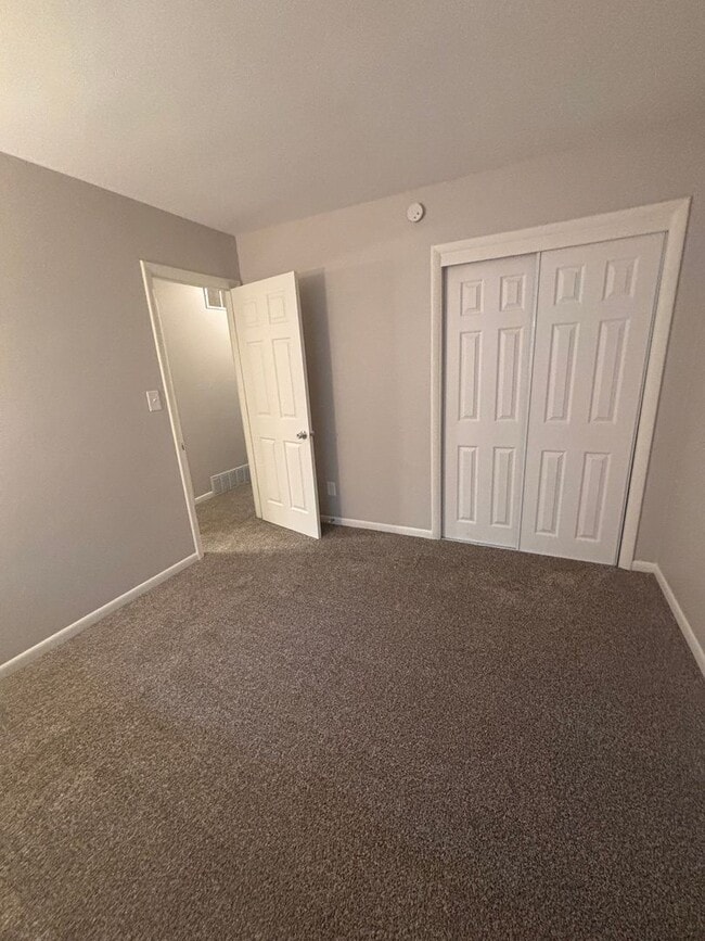 Building Photo - Gorgeous Remodeled Duplex on Quiet and Private Cul-de-Sac