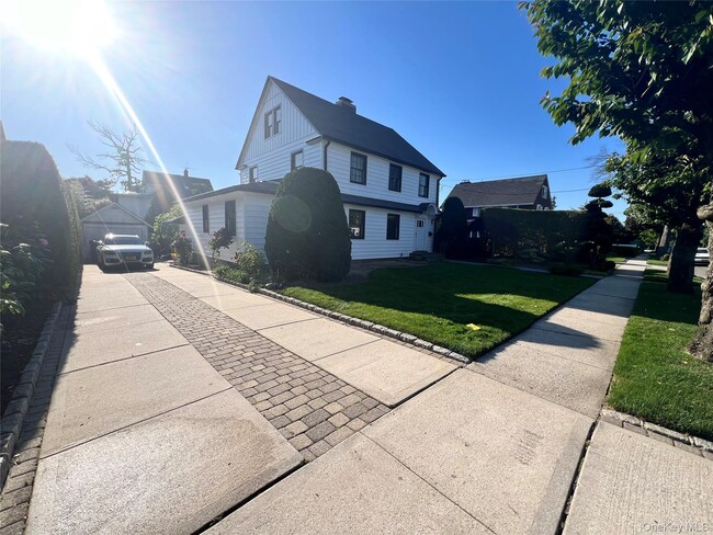 Photo - 14-30-30 160th St