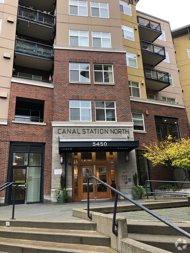 Building Photo - North Canal Station Condo Unit 447