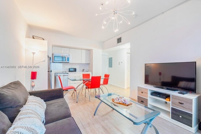 Building Photo - 1611 Meridian Ave Unit 203