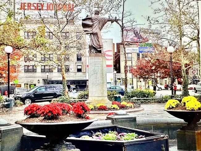 Building Photo - 40 Vroom St Unit 1A