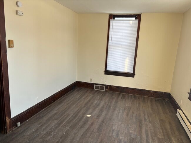 Photo - 415 Putnam St Unidad Efficiency