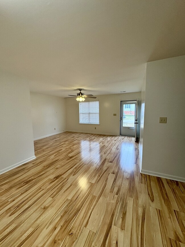 Photo - 700 Fleming St