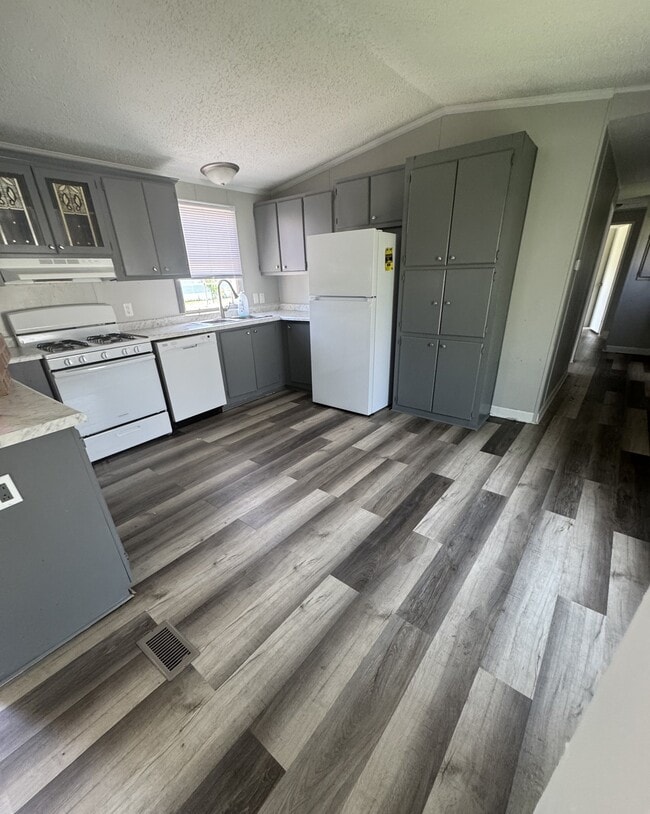 Photo - 2552 Smith Ave