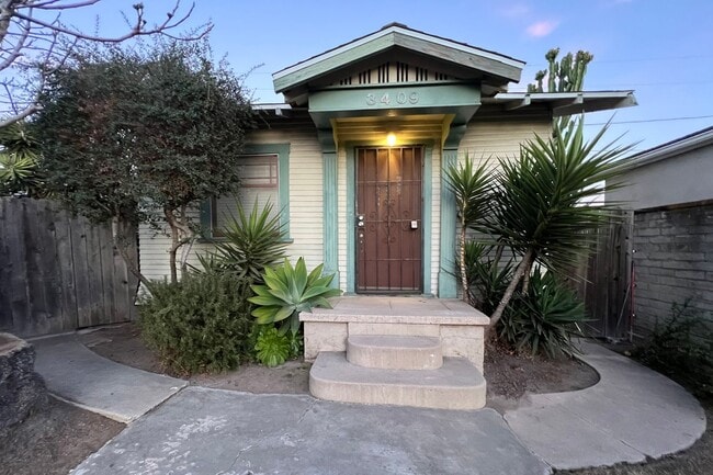 Building Photo - North Park Cottage! LARGE ENCLOSED PRIVATE BACKYARD! Washer & Dryer! Assigned Parking! Unit 3409 Grim Ave