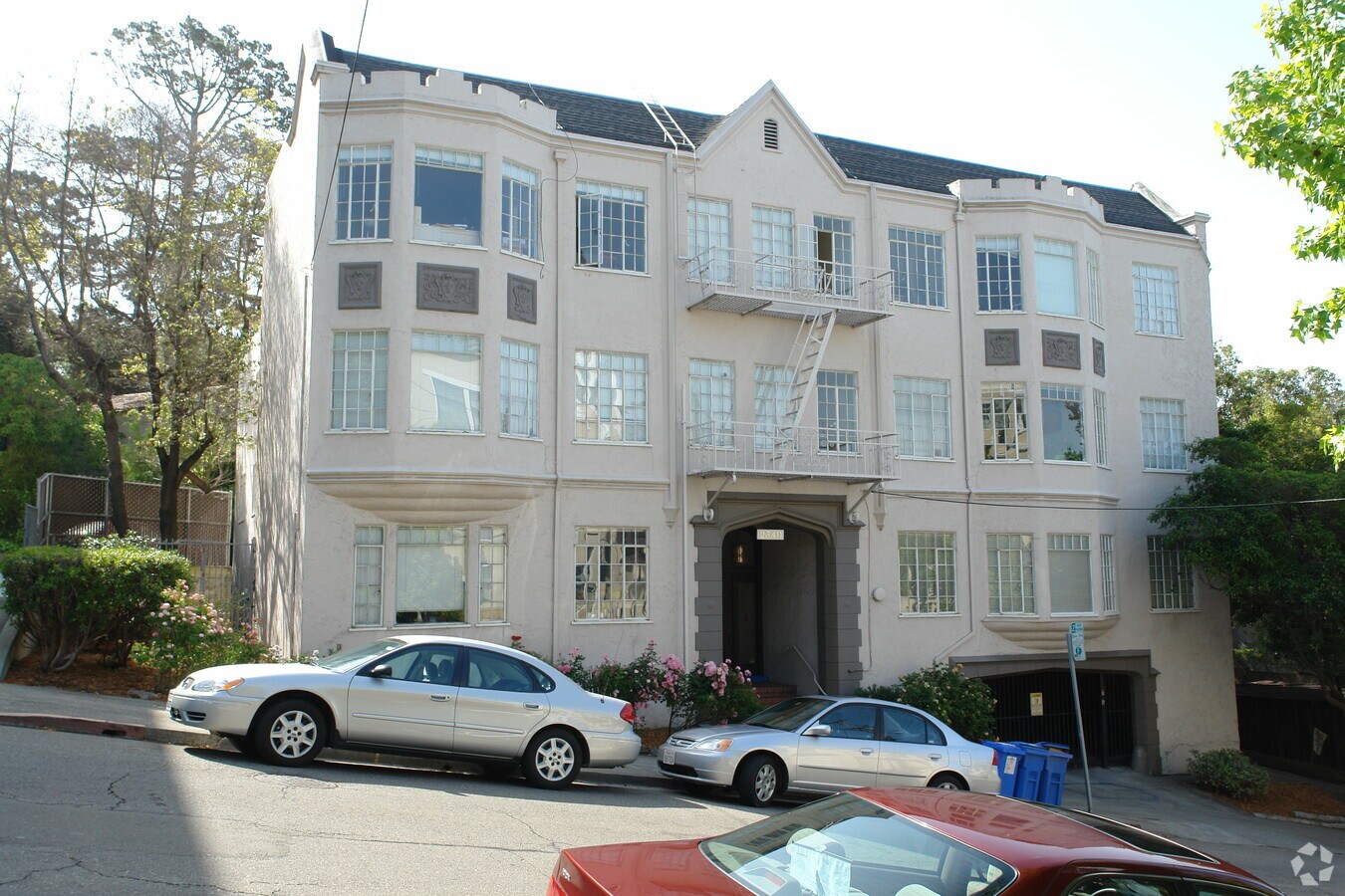 Photo - 2340 Le Conte Ave Apartments
