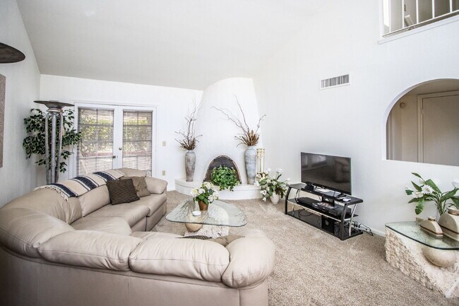 Available! Beautiful fully furnished/equipped 3BR patio home.