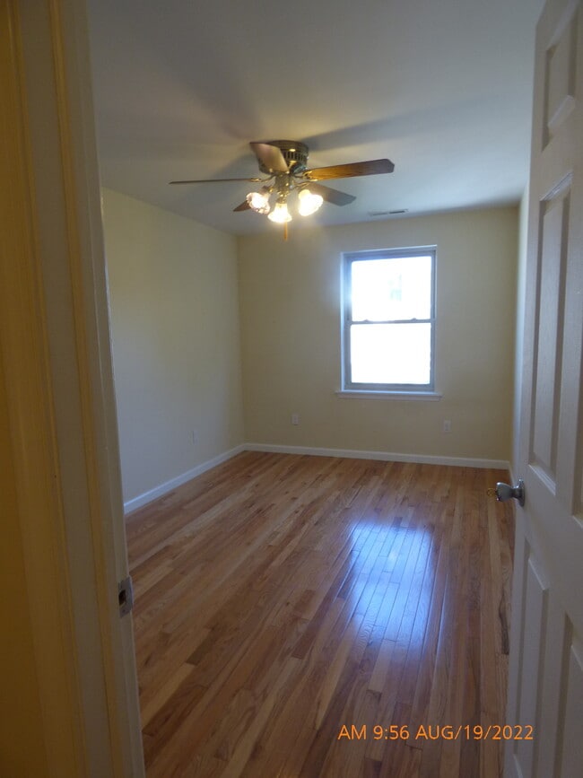 Bedroom - 3827 Hamilton St Unit 1