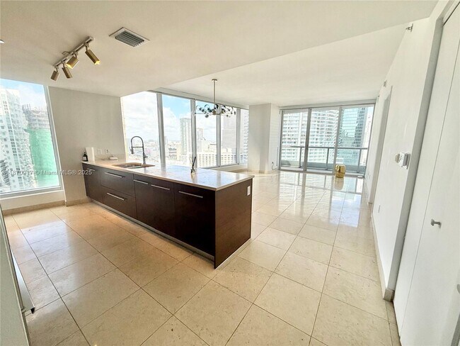 Building Photo - 475 Brickell Ave Unit 2915