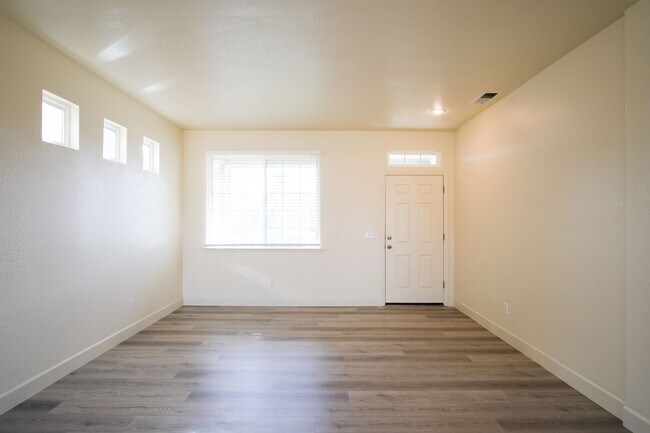 Photo - 3 Bedroom 2 bath!