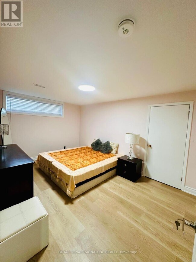 Photo - 206 Bellamy Rd N