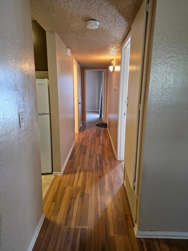 hallway - 4654 N Chestnut Ave Unit 134